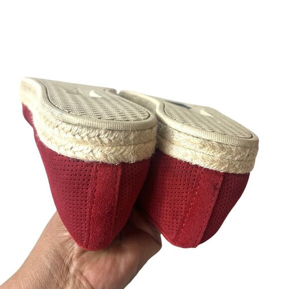 Clarks Collection Womens 9.5 W Comfort Casual Red Fabric Espadrille Slip On Flat - Picture 8 of 11